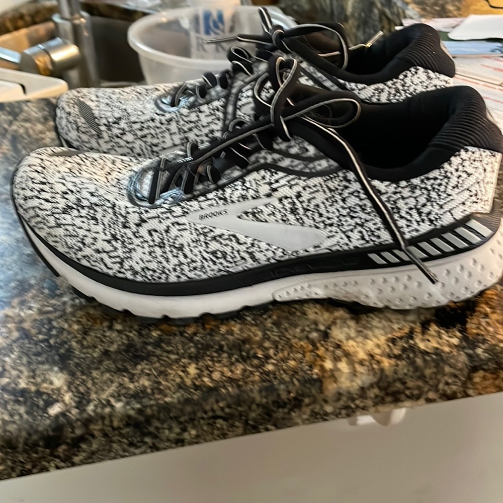 Brooks Womens Adrenaline GTS 20 Running Shoe